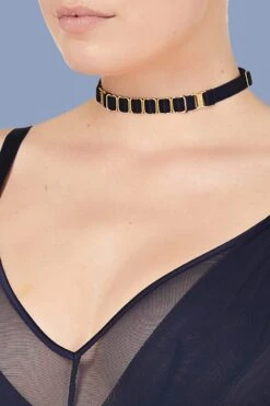 Bordelle Lingerie - Rey Strap Collar - Navy Blue 9 Bordelle Lingerie - Rey Strap Collar - Navy Blue -Exquisites Dessous-Geschäft BORDELLE LINGERIE REY STRAP COLLAR BLUE 4 1280x1280
