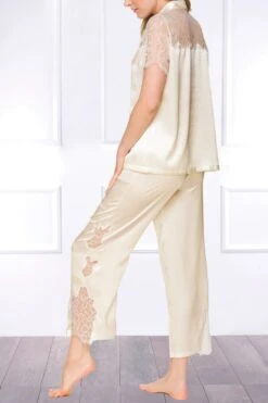 Coemi - Federica Satin Pajama Set - Champagne -Exquisites Dessous-Geschäft COEMI FEDERICA PYJAMA CREAM 42yOF7UuqmBhKx 1280x1280