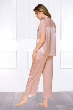 Coemi - Federica Satin Pajama Set - Powder -Exquisites Dessous-Geschäft COEMI FEDERICA PYJAMA PEONY 11 1280x1280