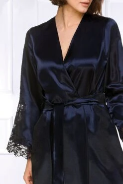 Coemi - Kristina Satin Kimono - Dark Navy -Exquisites Dessous-Geschäft COEMI KRISTINA ROBE DARK NAVY 1 1280x1280