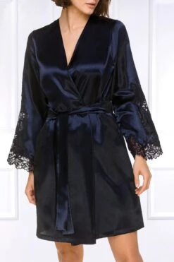 Coemi - Kristina Satin Kimono - Dark Navy -Exquisites Dessous-Geschäft COEMI KRISTINA ROBE DARK NAVY 2 1280x1280