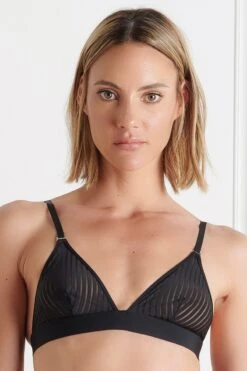 Maison Close - Bande à Part Triangle Bra - Black 26 Maison Close - Bande à Part Triangle Bra - Black -Exquisites Dessous-Geschäft MAISON CLOSE BANDE A PART TRIANGLE BH BLACK 1 1280x1280