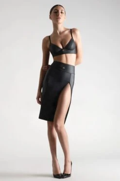 Maison Close - Chambre Noire Bra - Wetlook Black 15 Maison Close - Chambre Noire Bra - Wetlook Black -Exquisites Dessous-Geschäft MAISON CLOSE CHAMBRE NOIR BRALETTE SCHWARZ 4 1280x1280