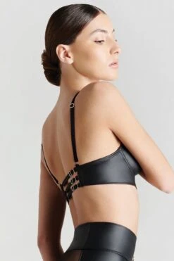 Maison Close - Chambre Noire Bra - Wetlook Black 18 Maison Close - Chambre Noire Bra - Wetlook Black -Exquisites Dessous-Geschäft MAISON CLOSE CHAMBRE NOIR BRALETTE SCHWARZ 9 1280x1280