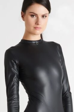 Maison Close - Chambre Noire Thong Body - Wetlook Black -Exquisites Dessous-Geschäft MAISON CLOSE CHAMBRE NOIRE BODY STRING 3 1280x1280