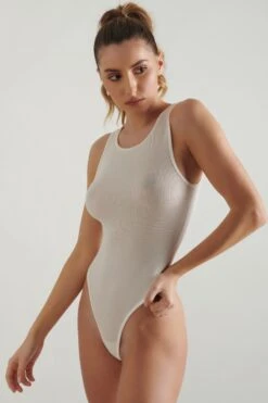 Maison Close - La Femme Amazone Thong Body - Champagne -Exquisites Dessous-Geschäft MAISON CLOSE LA FEMME AMAZONE BODY STRING IVORY 608914 3 1280x1280