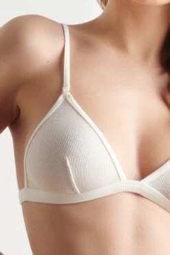Maison Close - La Femme Amazone Triangle Bra - Champagne -Exquisites Dessous-Geschäft MAISON CLOSE LA FEMME AMAZONE TRIANGLE BH IVORY 3 1280x1280