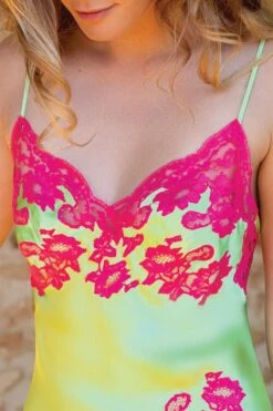 Marjolaine - Silk Slip Dress - 3MAR0105-4771 -Exquisites Dessous-Geschäft MAISON CLOSE SEIDEN NEGLIGEE 3MAR0105 PISTA FRAMBOISE 1 1280x1280