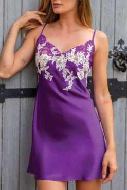 Marjolaine - Silk Negligee - 4NIN0101-9174 -Exquisites Dessous-Geschäft MARJOLAINE NINA 4NIN0101 VIOLET NATURAL 2 1280x1280