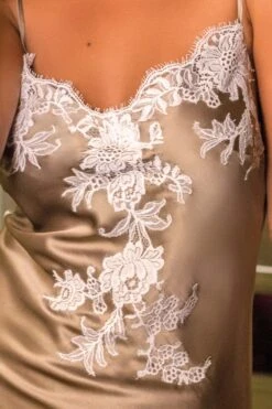 Marjolaine - Silk Negligee - 3PHE0101-9274 -Exquisites Dessous-Geschäft MARJOLAINE PHENIX NEGLIGEE 1 1280x1280