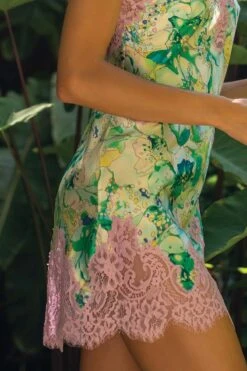 Marjolaine - Rosalie Silk Negligee - Multicolor -Exquisites Dessous-Geschäft MARJOLAINE ROSALIE COMBINETTE 4ROS0104 IMPRIME LAGON 6 1280x1280