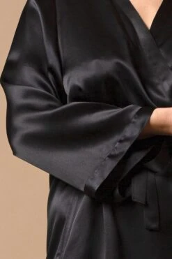 Marjolaine - Soie Unie Laser Silk Kimono - Black -Exquisites Dessous-Geschäft MARJOLAINE SOIE UNIE KIMONO BLACK 5 1280x1280
