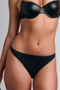 Marlies Dekkers - Femme Fatale Thong - Black 16 Marlies Dekkers - Femme Fatale Thong - Black -Exquisites Dessous-Geschäft MARLIES DEKKERS FEMME FATALE GSTRING 1 1280x1280
